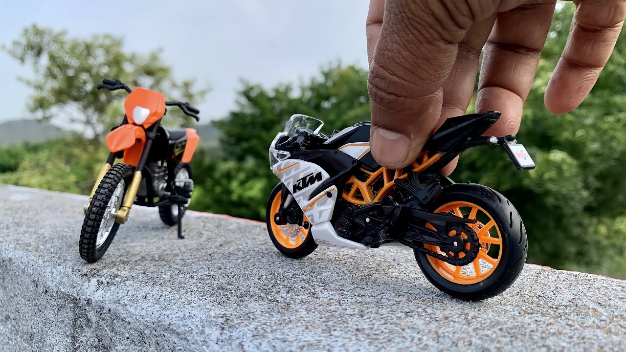 Unboxing of Scale 1/18 Model KTM RC 390 | KTM 1290 Super Duke R | Royal ...