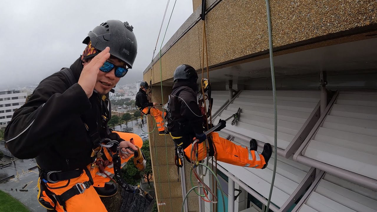 NEED TO DO ROPE TRANSFER IN DRIZZLING WEATHER TOUGH ABSEILERS😎