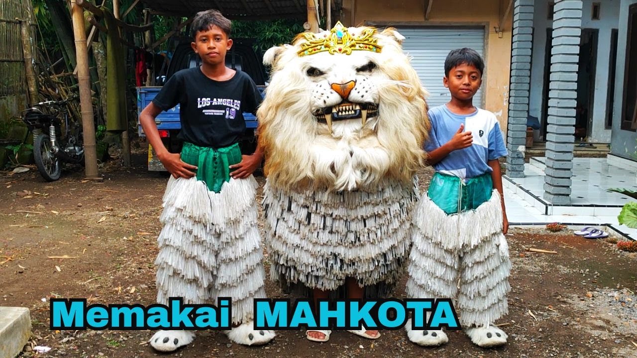 Wildan NgeVlog Main Can macanan KADHUK memakai MAHKOTA