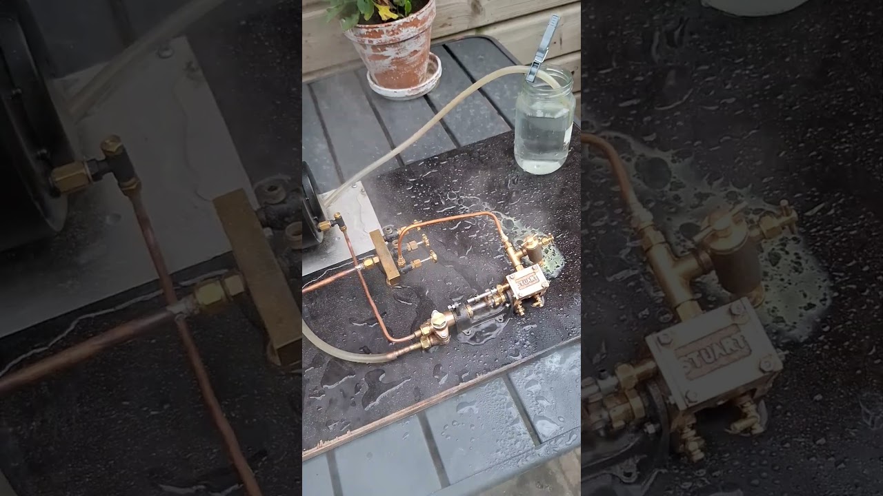 stuart steampump running on steam and filling the boiler. you never see these pumps running on steam