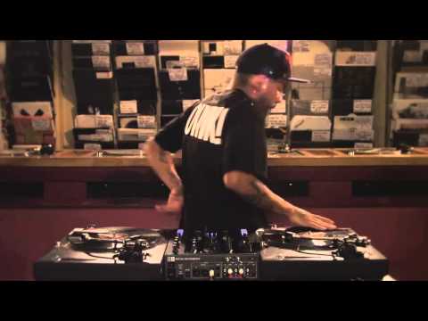 Traktor Kontrol Z2- Turntablism with DJ Craze_HD.m