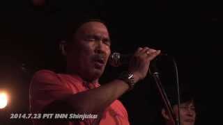 新宿PIT INNにて飛び入り出演するフーン・フール・トゥ(Huun Huur Tu)...