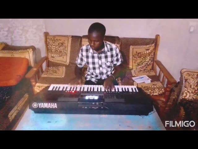 How brother Malack played Afunguliwe baraba solo on piano 🔥🔥🔥👏 class=