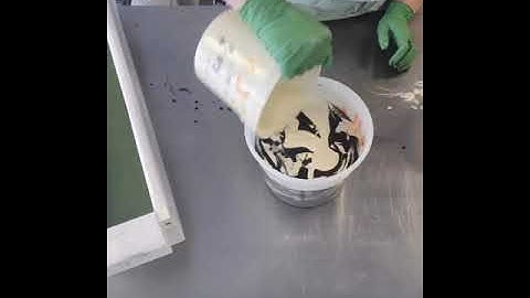 Making Cold Process Soap with an ‘In the pot’ swirl and chopstick swirl