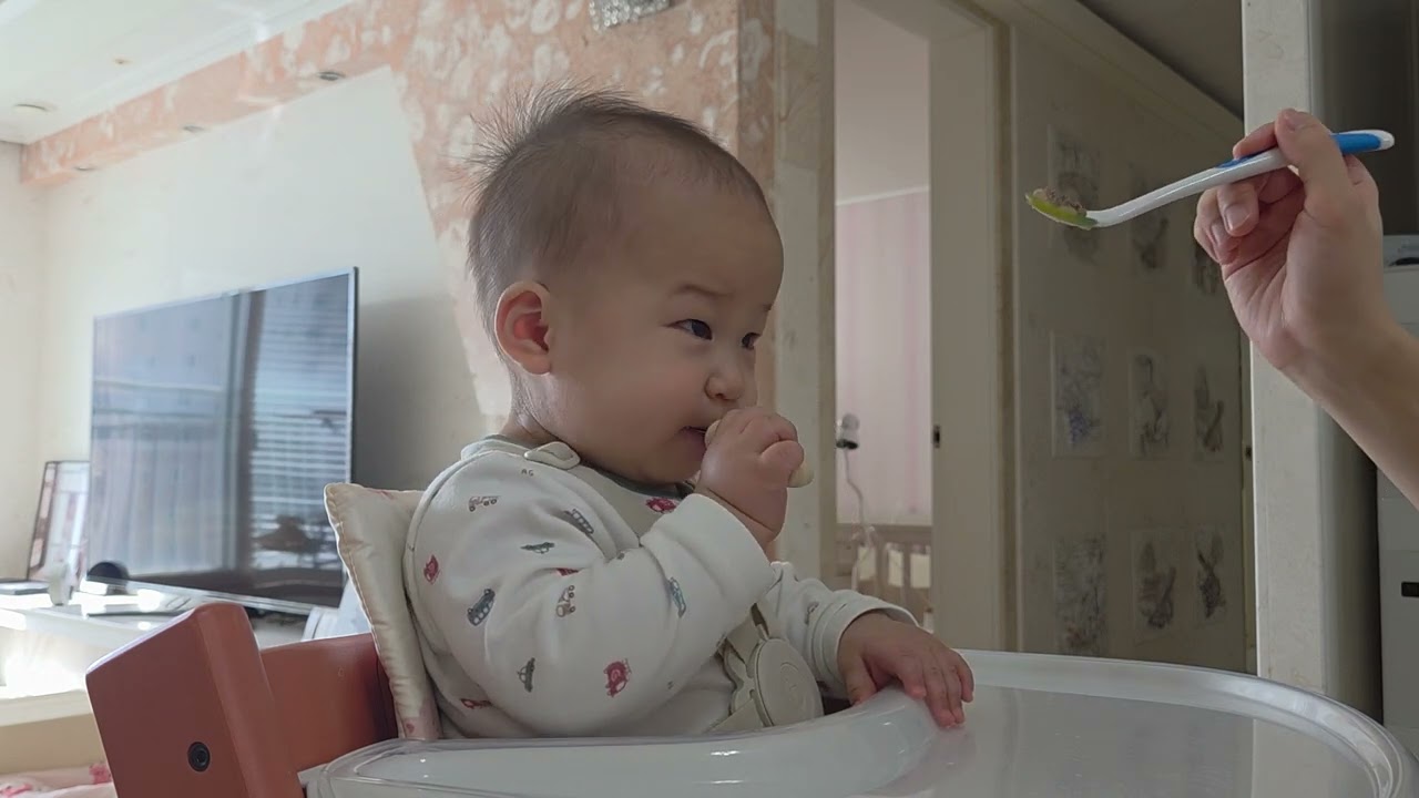 [이유식] 후기 66일차(Day 335) + 셀러리 (식사기도찬양, 제법 능숙해진 숟가락질☺️)