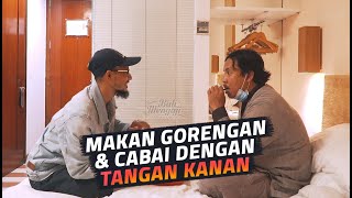 Adab Muslim: Makan Gorengan & Cabai Dengan Tangan Kanan