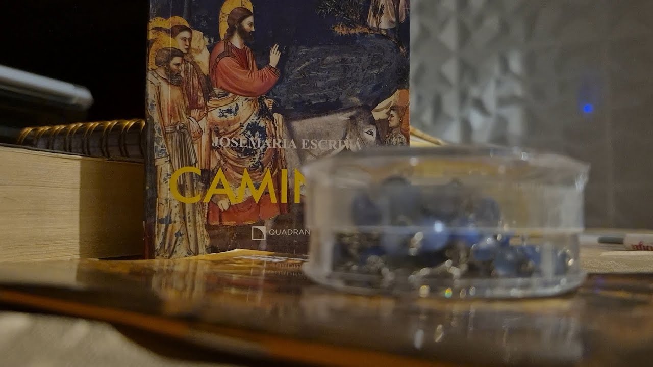 ASMR MINHA ROTINA DE ORAÇÃO CATÓLICA ✨️ fala suave e gatilhos relaxantes #asmrcatolico #fé #rotina