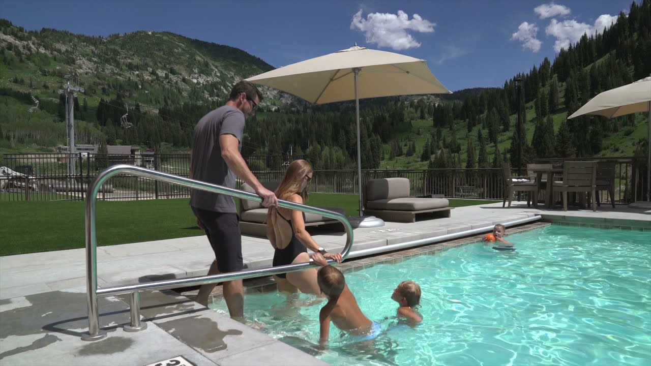 A Glance at Snowpine Lodge's Pool