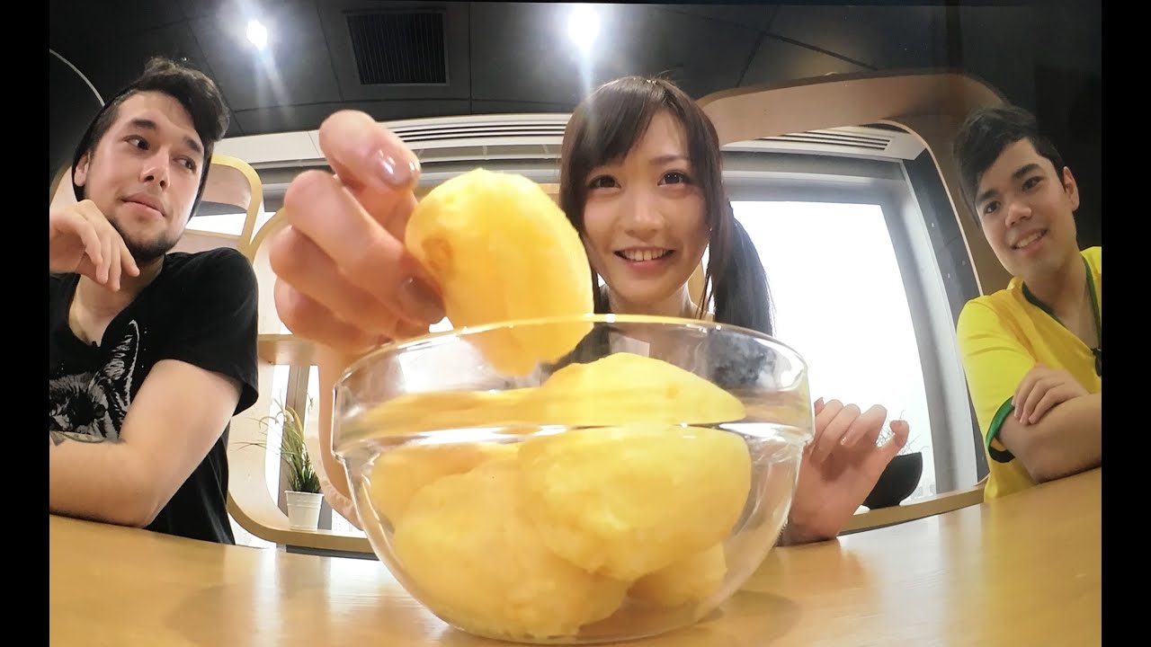 JAPONESES PROVANDO PÃO DE QUEIJO