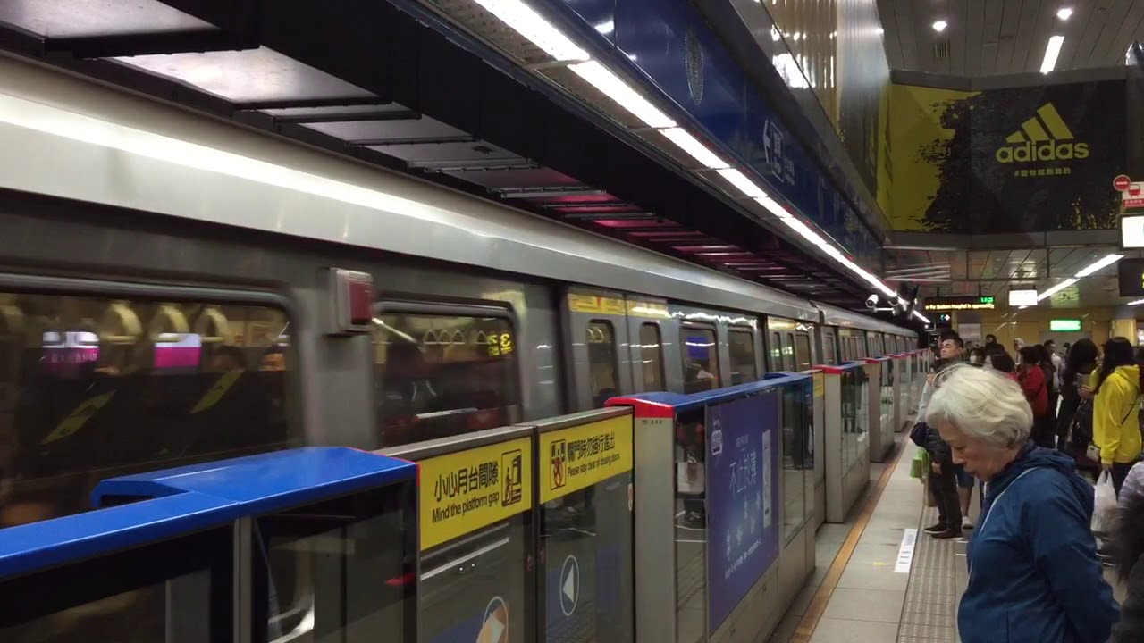 Taipei Metro C321 arriving at City Hall Station - YouTube