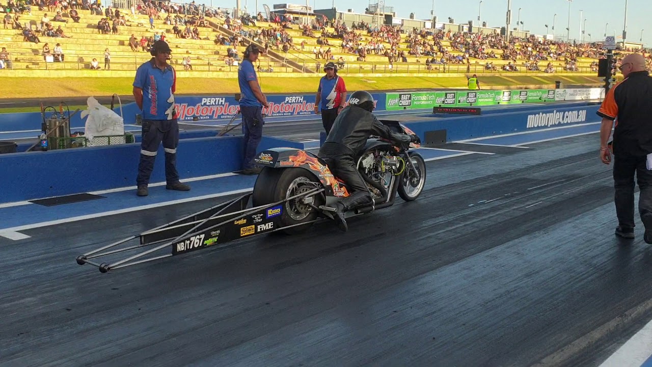Les Holden in the compulsory qualifier @ Perth Motorplex  01/02/20.