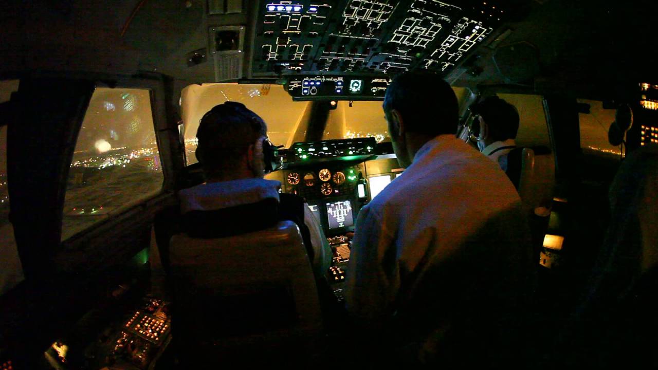 Посадка Ил-96 в Шереметьево / Ilyushin Il-96 Landing at UUEE (Cockpit view)