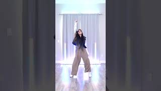 CHUNG HA 👆👉 #EENIEMEENIEchallenge Dance Cover | Ellen and Brian