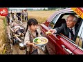 孤女爲厚葬養父給村民打工做飯賺錢,好廚藝引廚神現身,老厨神重金得到壹碗面,吃第壹口竟然哭著叫她「親孫女」?!#drama #男频 #短剧 #逆袭