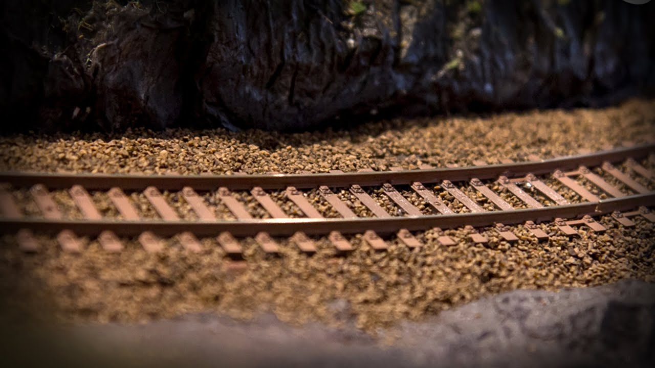 Kładzenie Tłucznia na Makiecie Kolejowej  H0