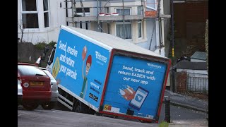 Delivery lorry gets stuck on Bristols steepest street