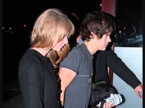 Taylor Swift & Harry Styles: Holding Hands 12/04/2012 ...