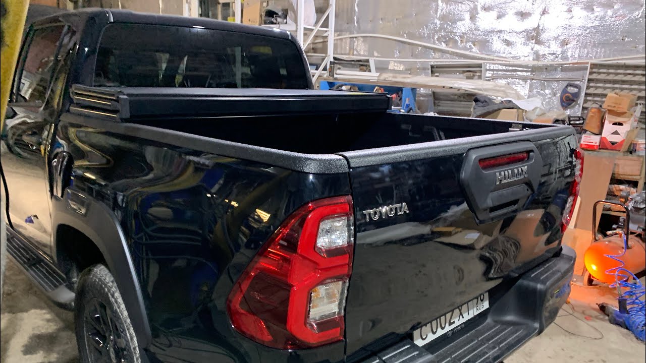Toyota hilux black onyx