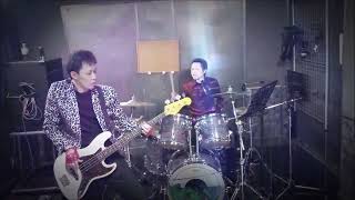 ドラムボーカルで「THE LAST ROCKSTARS / THE LAST ROCKSTARS」をカヴァー