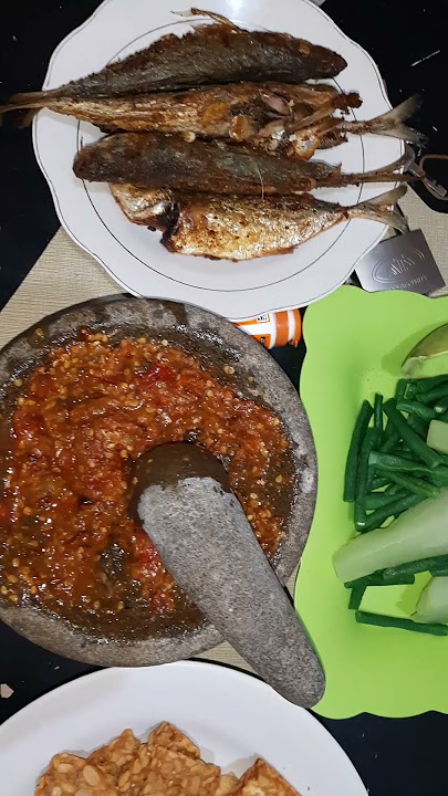 sambal terasi  rebusan  ikan goreng tempe tahu di makan sama nasi hangat #shortvideo #masakansimple
