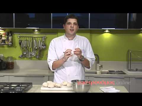 Βίντεο: Πώς να μαγειρέψετε τηγανίτες με μανιτάρια ψημένα