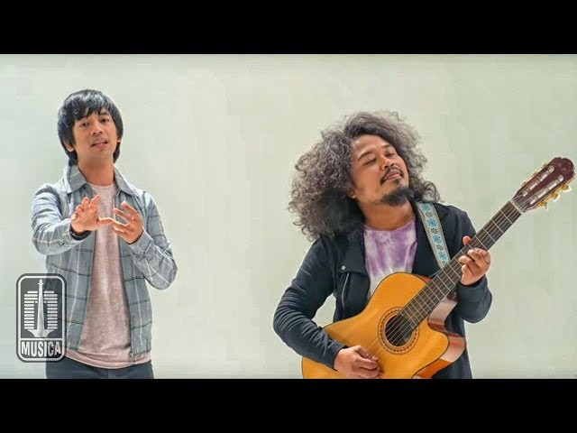 D'MASIV Feat Pusakata - Ingin Lekas Memelukmu Lagi (Official Music Video) class=