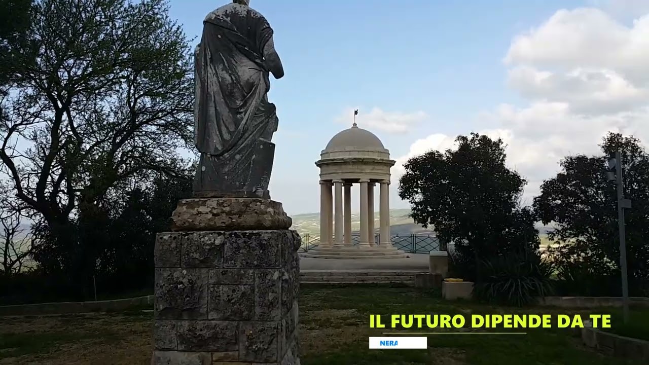La Villa Comunale LA PASSEGGIATA che conduce al Cafè House a Santa Margherita di Belice