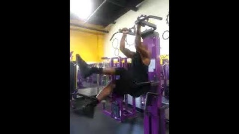 Pullup flutter kicks