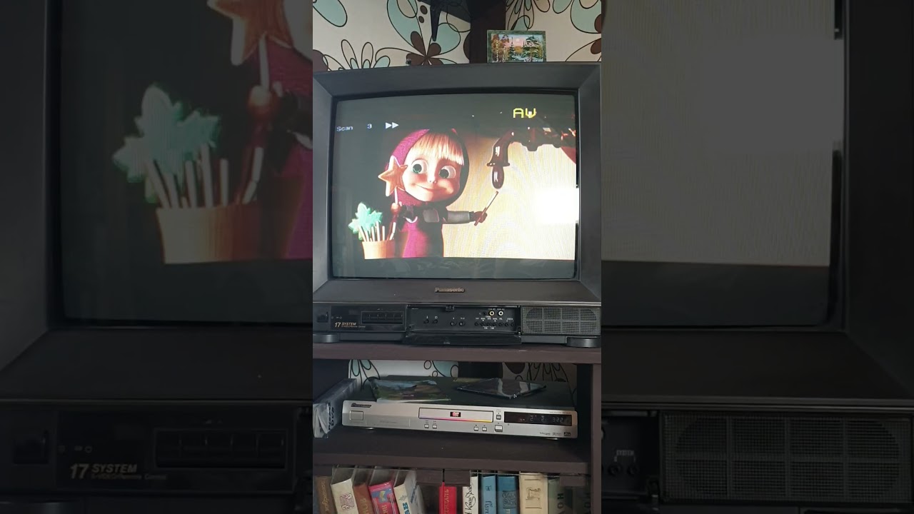 Вот так вот я с пультом от Dvd сдклал обзор диска маша и медведь трудно быть маленьким