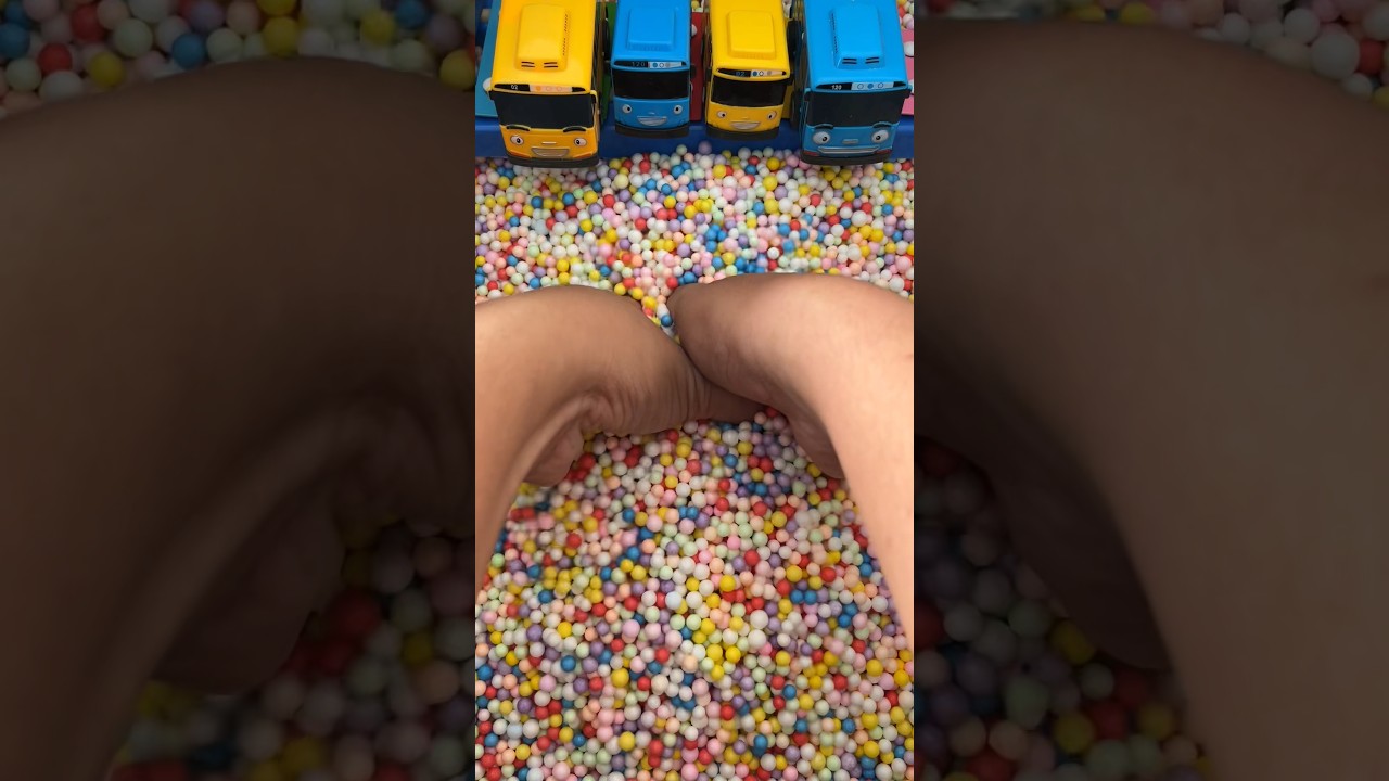 Toy Hunt - Golden Boxer Minion Surprise Figure 