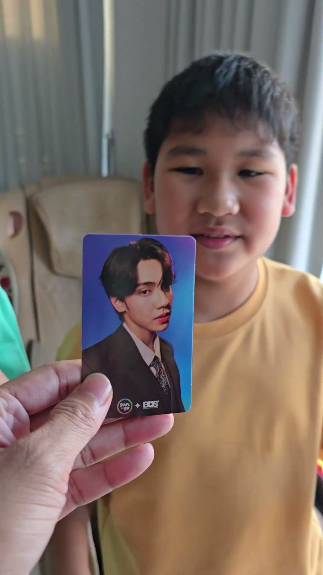 เป่ายิ่งฉุบ ใครชนะได้เลือกการ์ดวงบัสก่อน