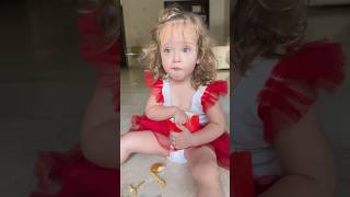 لما كتاليا تعمل دعاية ماكدونالدز #babytwins #youtube #adorablebaby #cutebaby