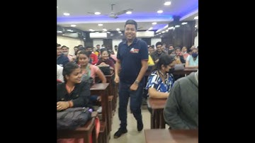 Mohit Agarwal Sir Entry in Classroom & Scolds Students for doing this