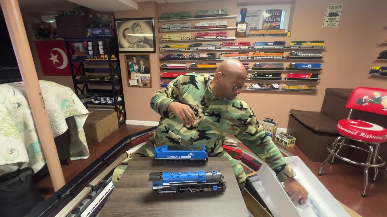 Распаковка эксклюзивной модели поезда Brady's Trains Hudson (Conrail)