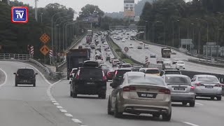 Aliran trafik tinggi di lebuh raya utama