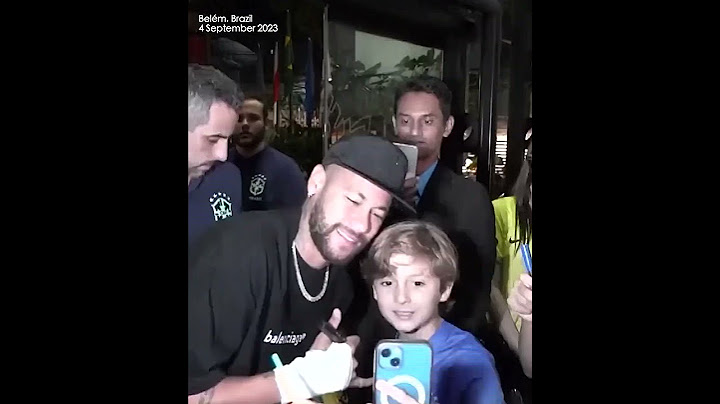 Brazilians go crazy for Neymar arriving in Amazon region ahead of World Cup Qualifiers