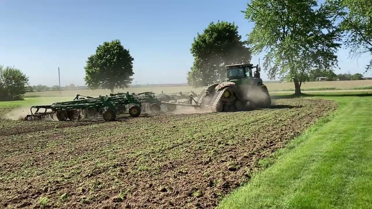 John Deere 9520RX and John Deere 2230FH Field Cultivator Running Spring Tillage