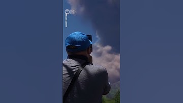 Tourists scatter after Mount Etna erupts in Sicily | 10 News First