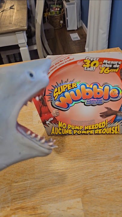 Hungry Hand plays with Super Wubble Bubble Ball #funny #wubbl #wubblebubble #superwubble #hungryhand