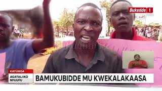 Omukazi Alumirizza Abapoliisi, Bamukubidde Mu Kwekalakaasa, Entabwe Evudde Ku Kkubo