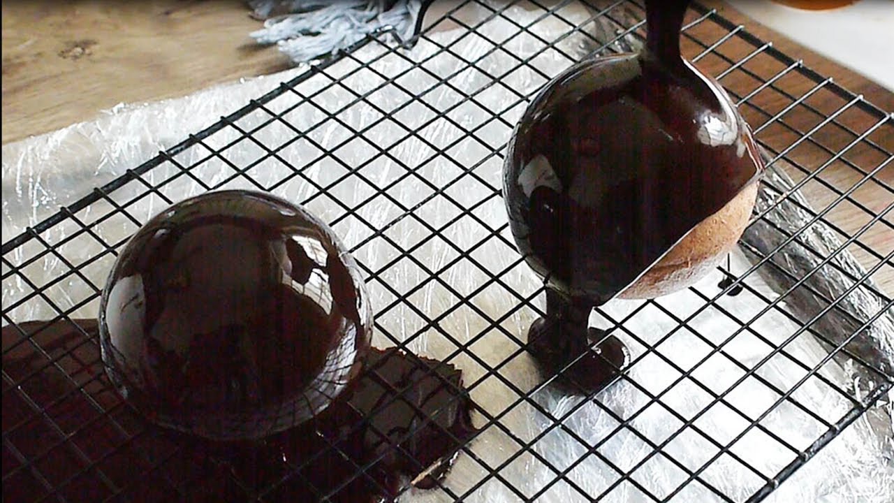 巧克力淋面慕斯蛋糕詳細配方＋制作技巧！淋面醬光滑到能當鏡子！【多拉的十九N】