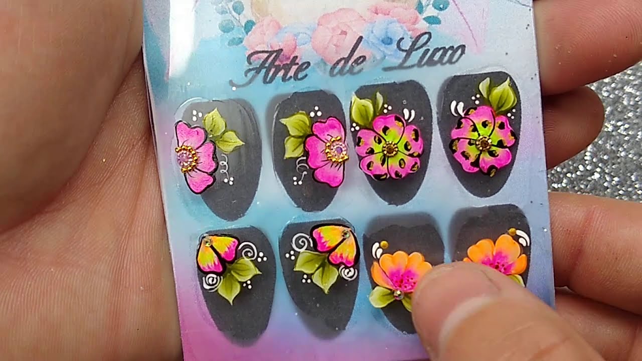 4 adesivos de unhas com alfabeto fluorescente