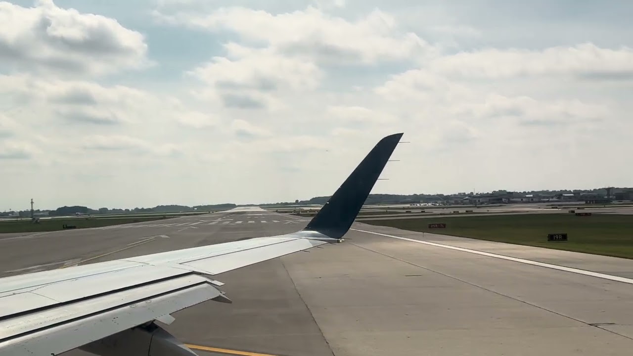 Delta Airlines Flight 5614 Takeoff From Milwaukee Mitchell Airport Milwaukee WI
