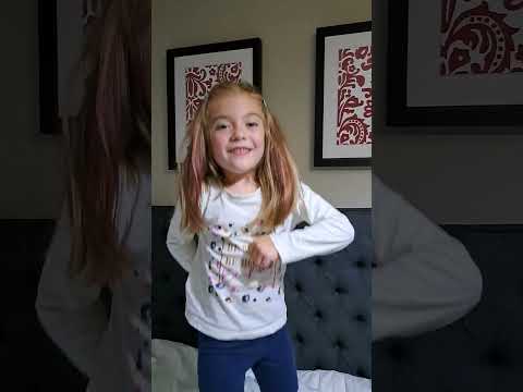 DANCING 💃 Sweet little bumblebee