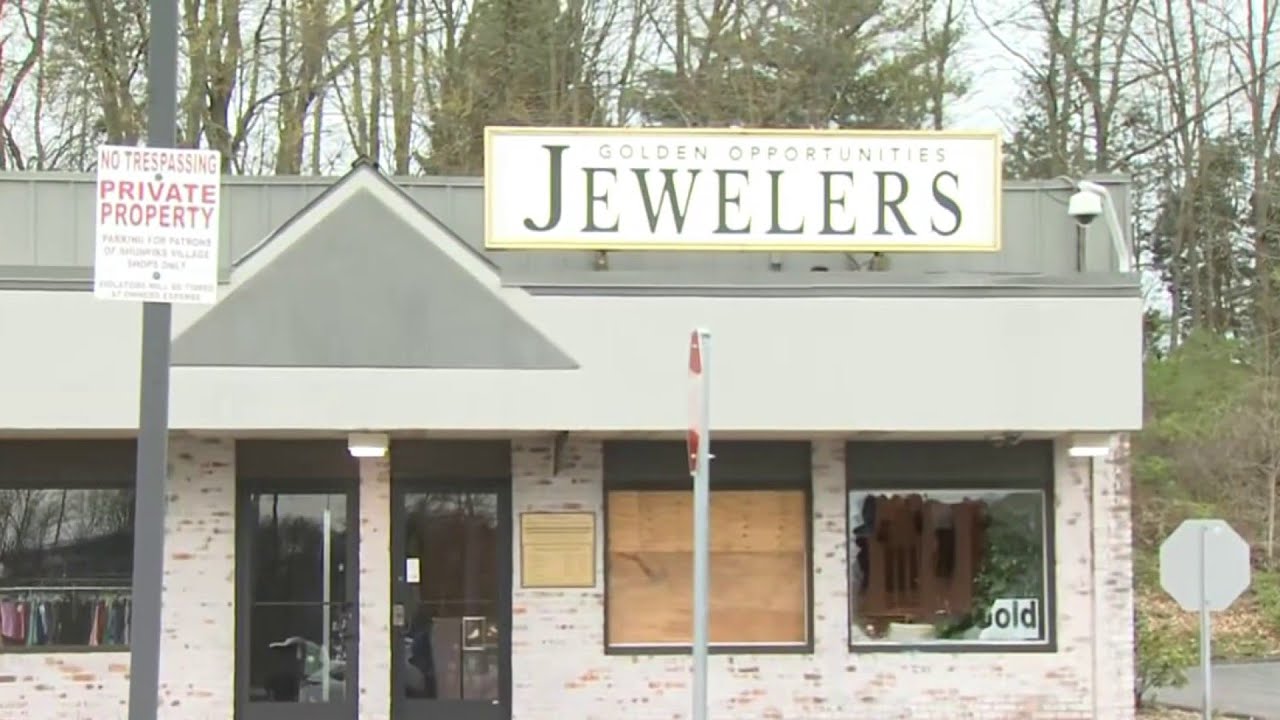 Police investigating burglary at jewelry store in Rocky Hill - YouTube
