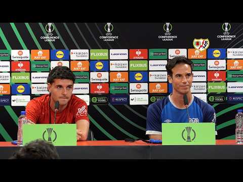 Íñigo Pérez y Camello en la previa del Rayo Vallecano Racing Club de Estrasburgo