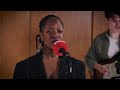 Reinel Bakole - don't forget! / floating Woman live bij BRUZZ