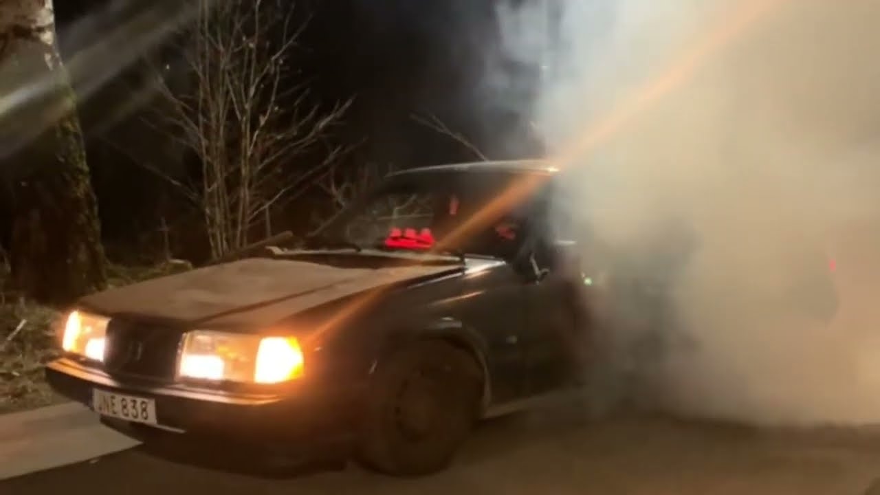 Volvo 2/7/940 crazy drifting 