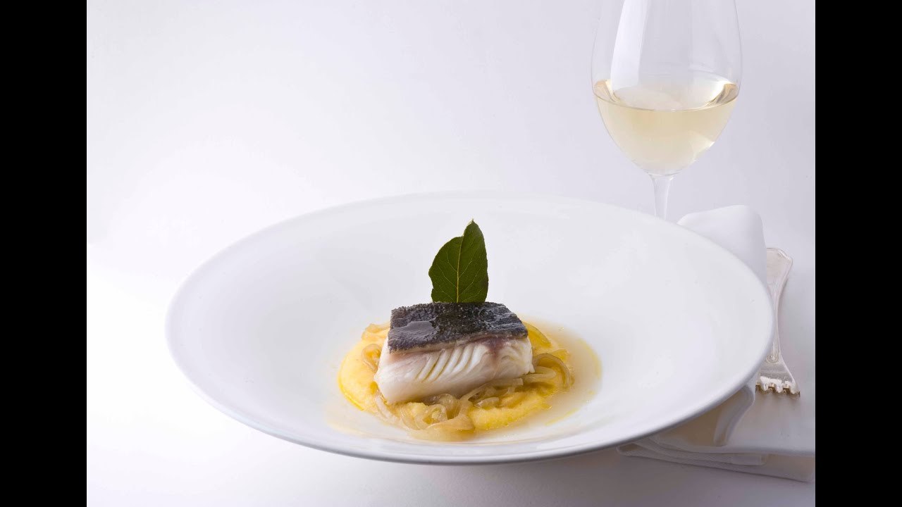 26 MERLUZZO E CIPOLLA CON POLENTA - YouTube