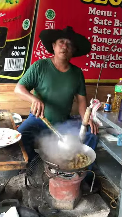 Penjual sakti tongseng kambing Pak Koboi